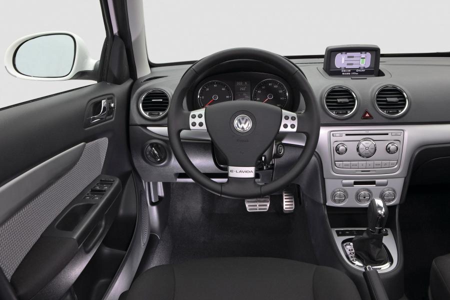  Volkswagen E-Lavida Concept 2010 года  (фото 3 из 6)
